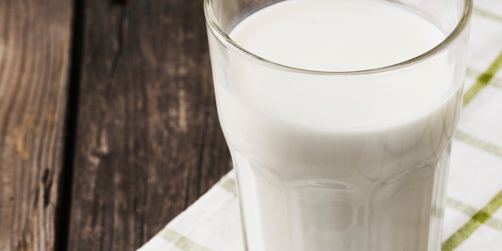 healthy-glass-milk-white-napkin-wooden-table