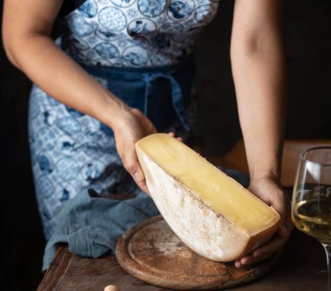 side-view-woman-holding-cheese