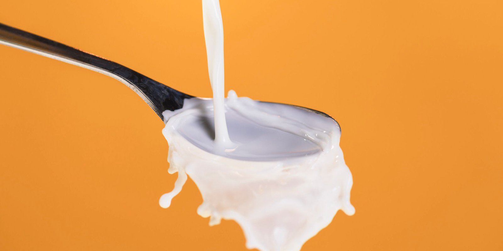 pouring-process-spoon-cereals