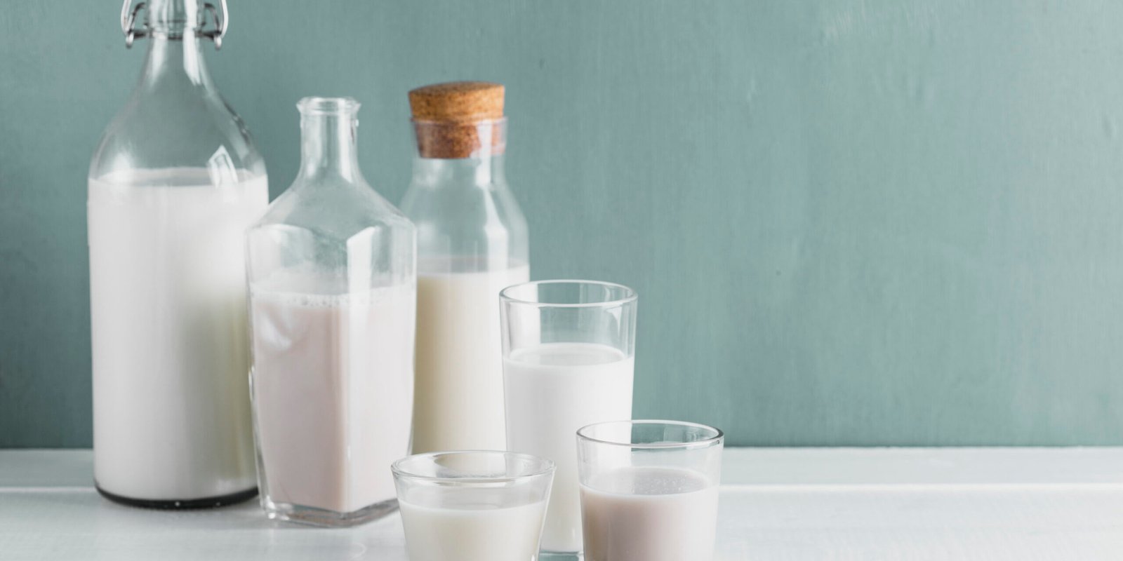 set-milk-bottles-glasses