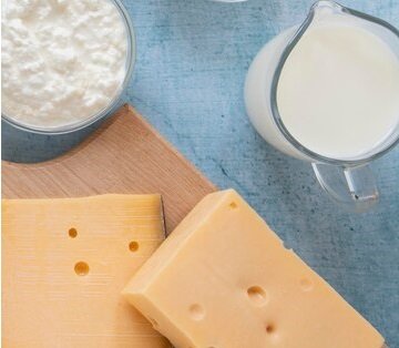acima-vista-arranjo-com-produtos-lacteos_23-2148601703